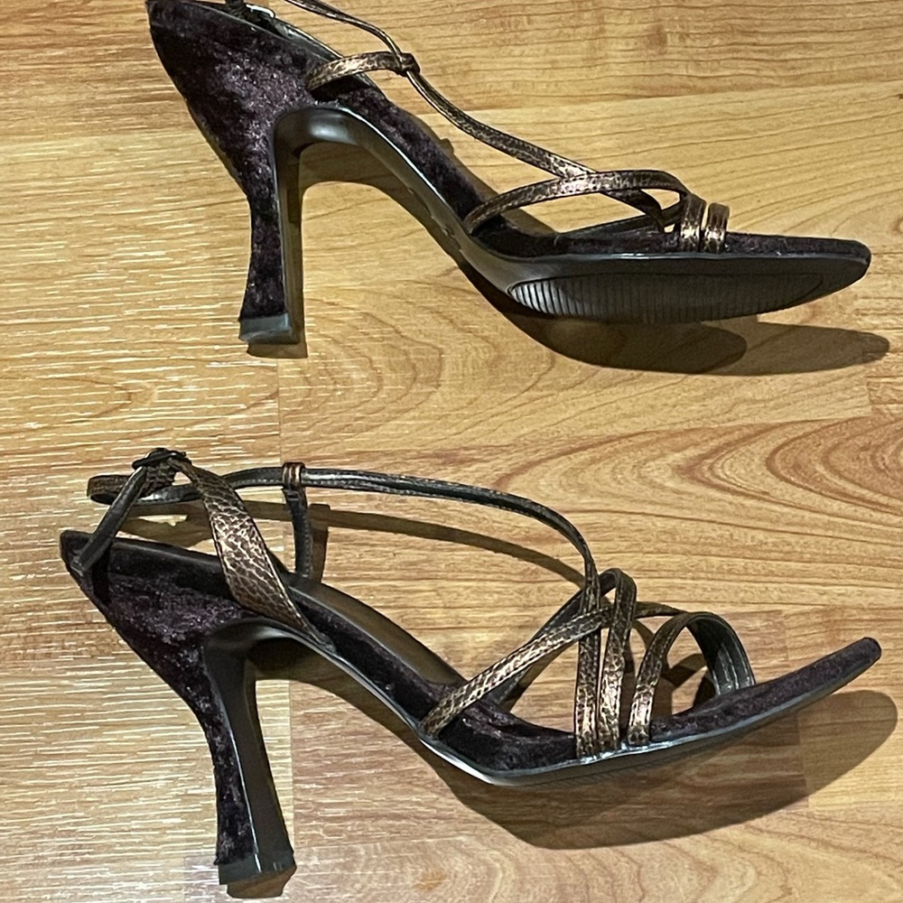 Vintage Strappy Heeled Sandal in Velvet and Croc